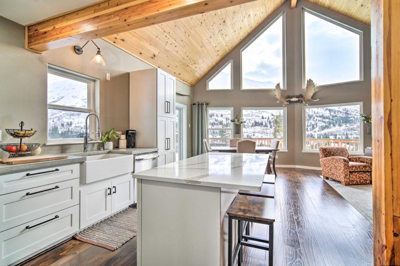 Stunning Alaskan Getaway With River And Mtn Views Eagle River