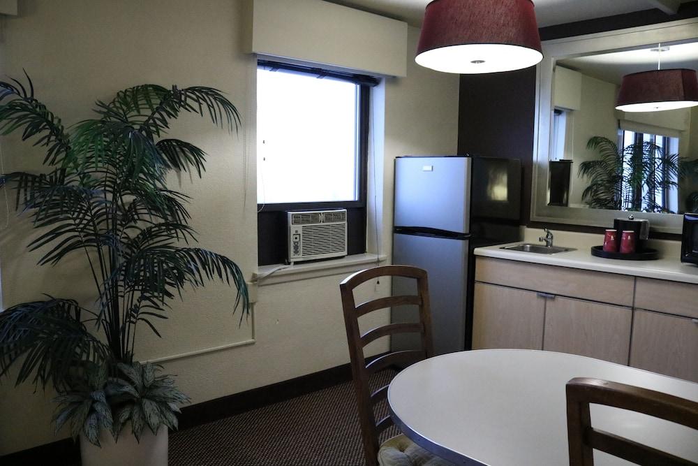 Hotel Inlet Tower & 3*