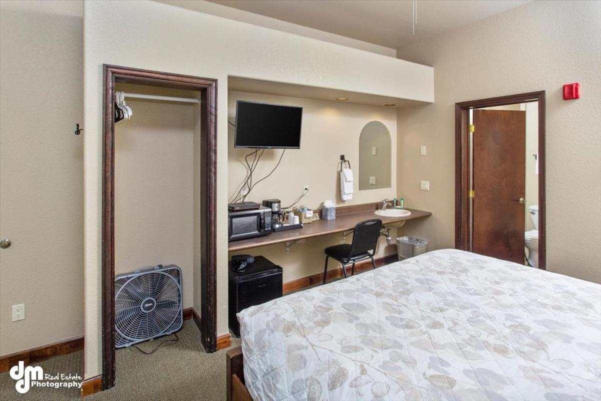 Airport Hotel 2*