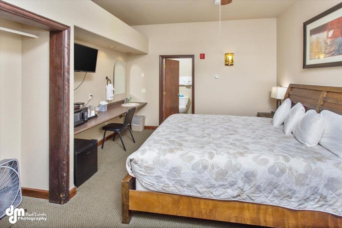 Airport Hotel 2*