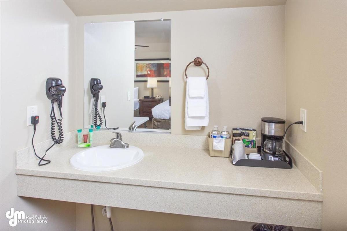 Airport Hotel 2*
