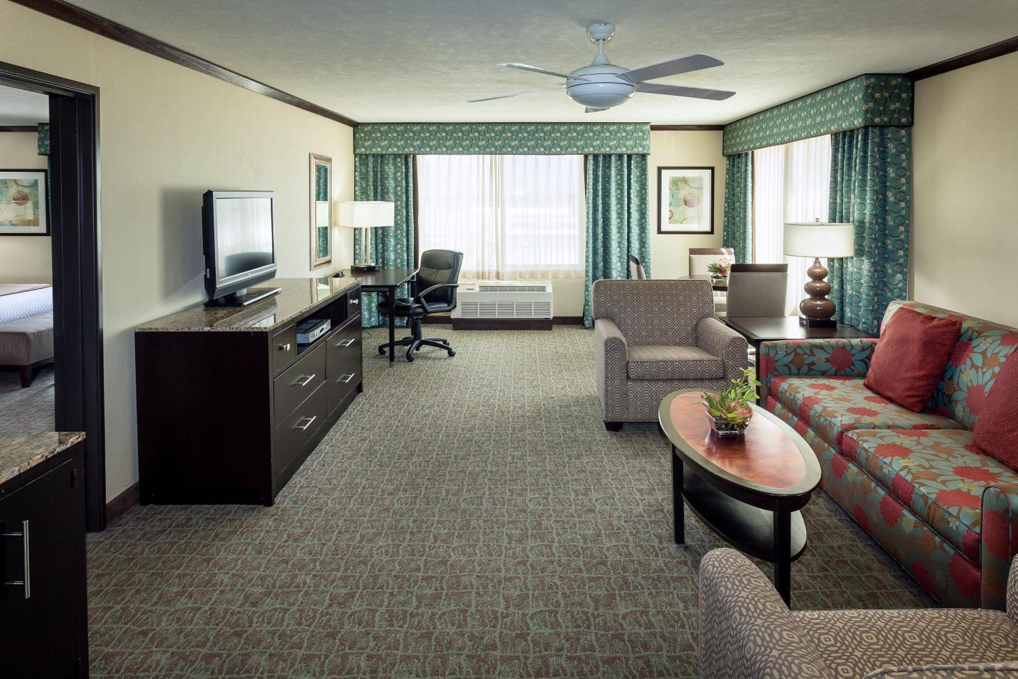 Crowne Plaza Anchorage-midtown By Ihg Hotel