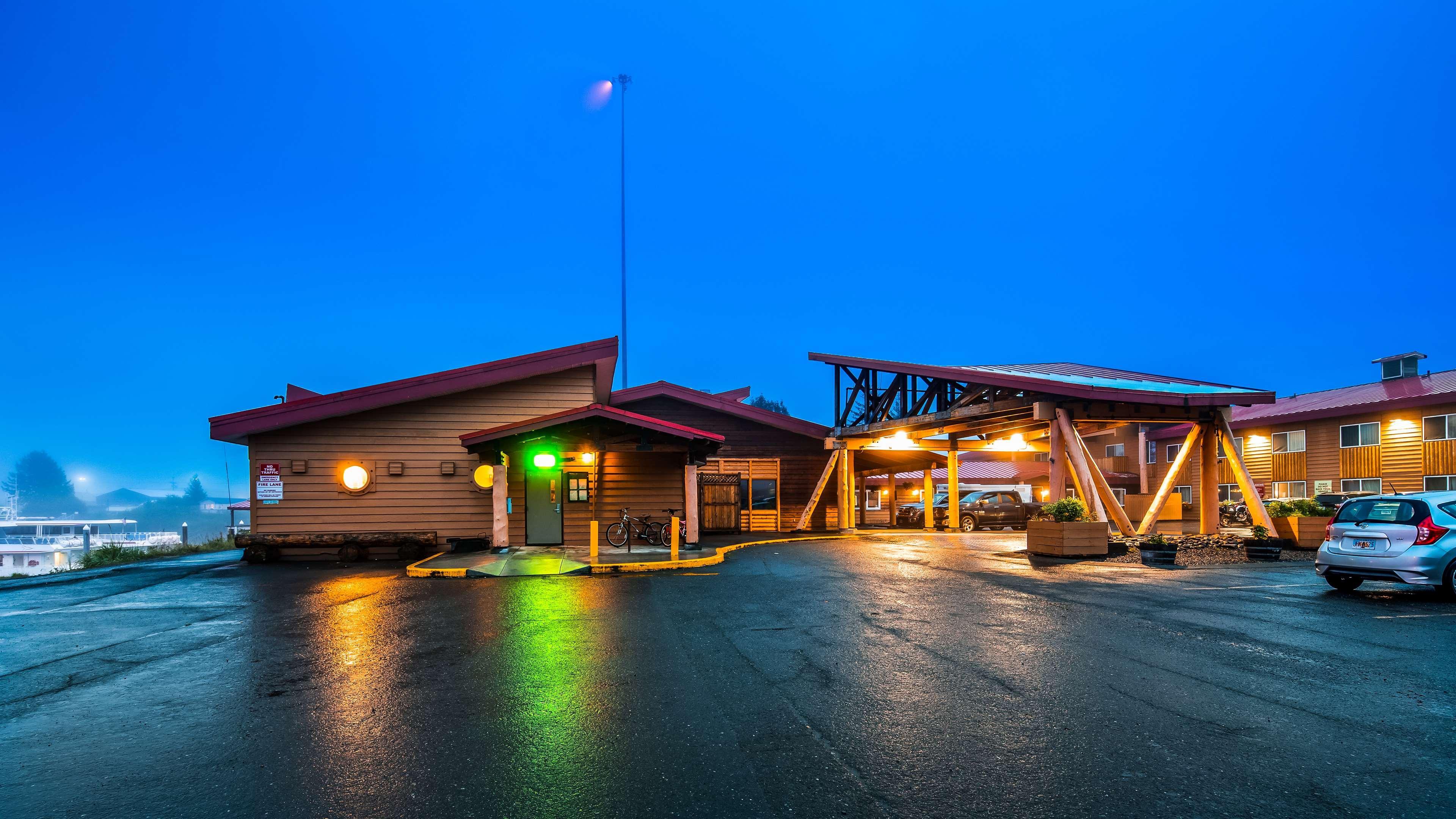 Western Harbor Hotel