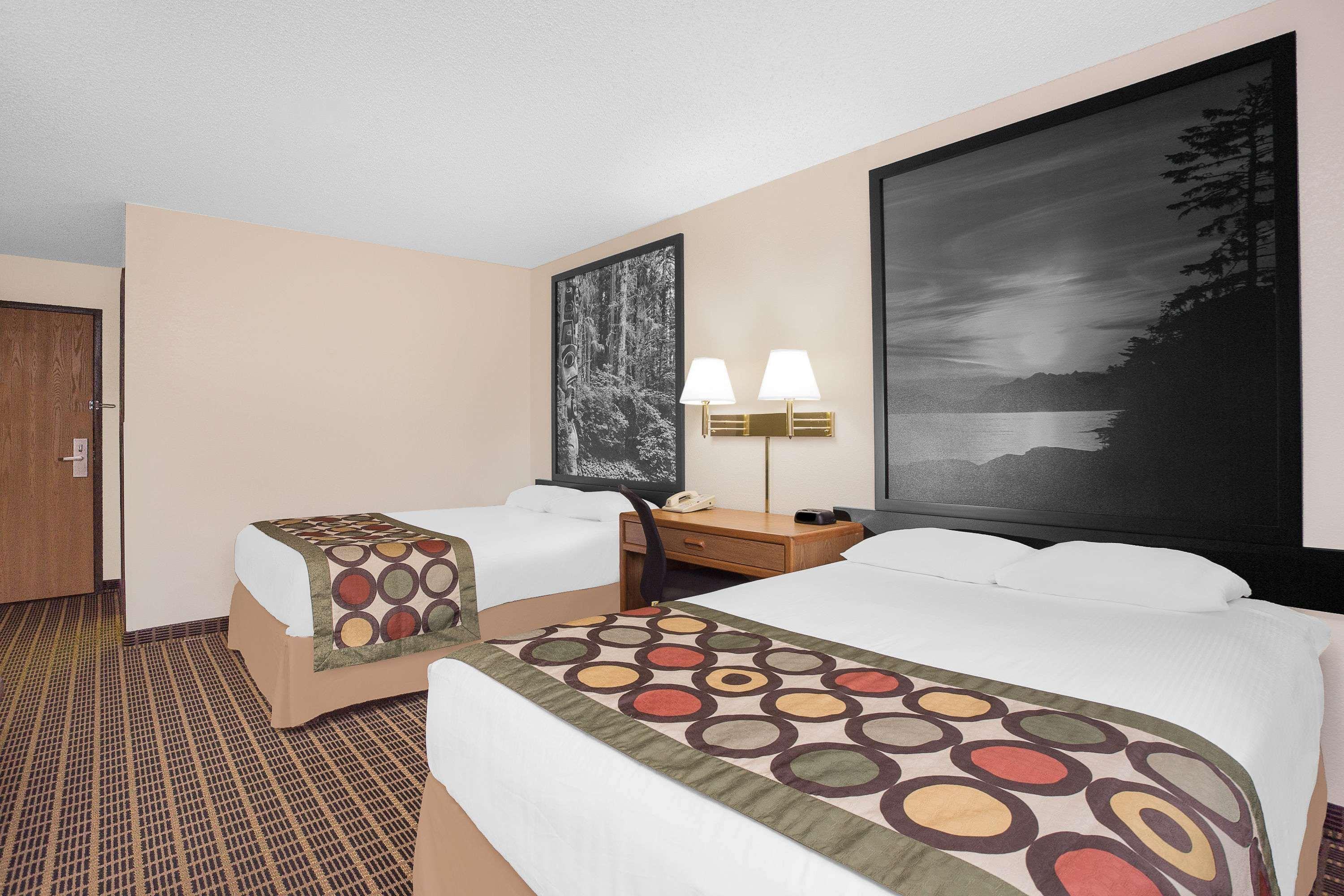 Super 8 By Wyndham Hotel 2*