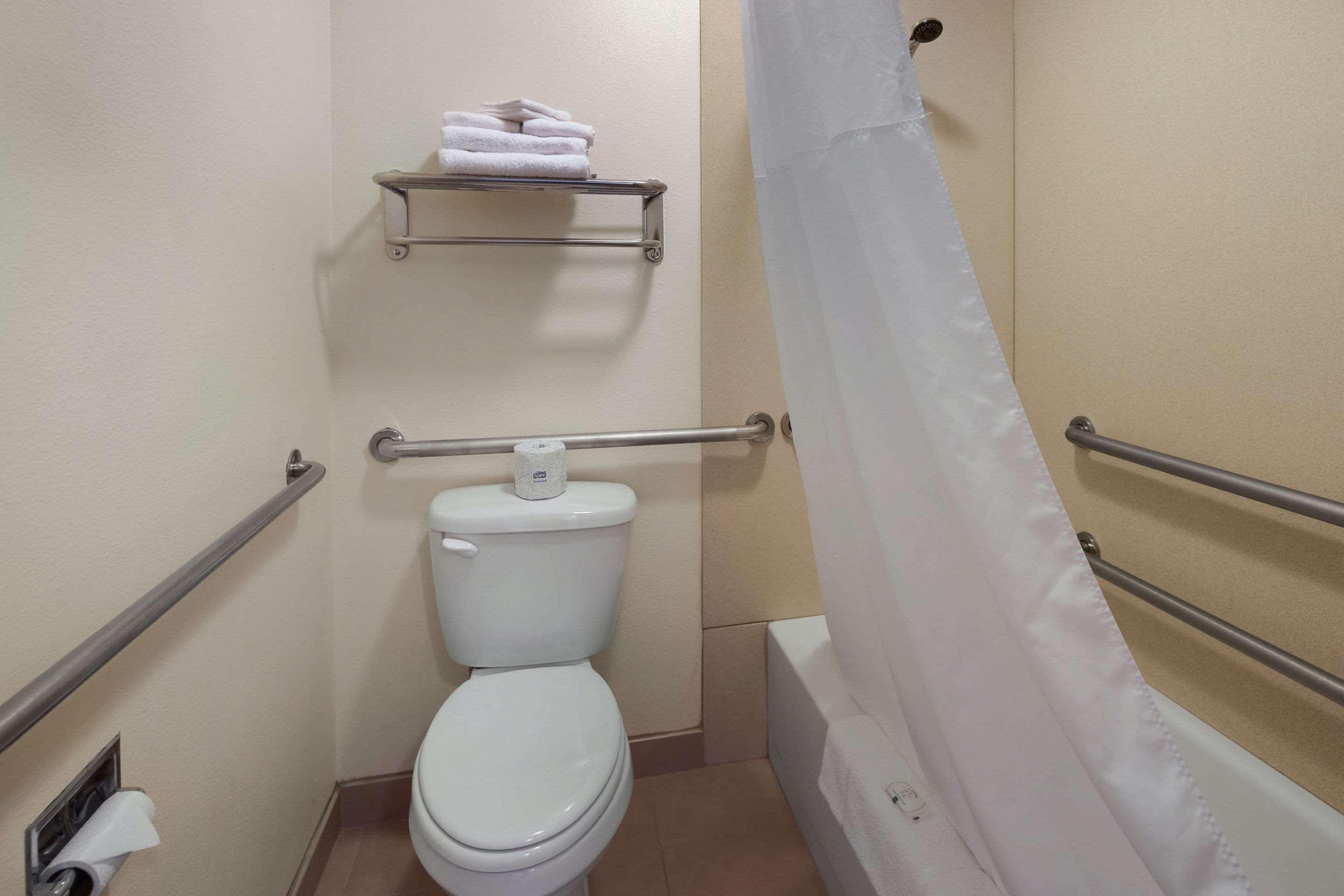 Quality Inn 2*