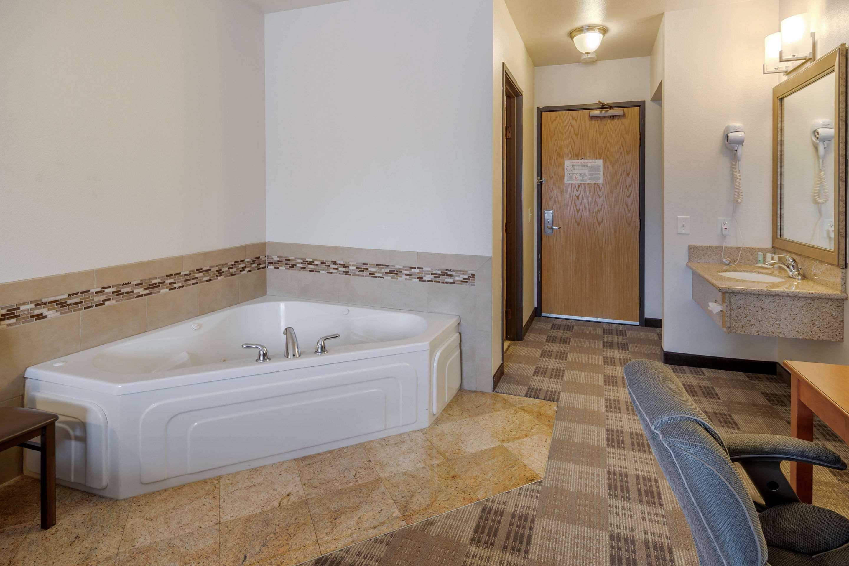 Quality Inn 2*