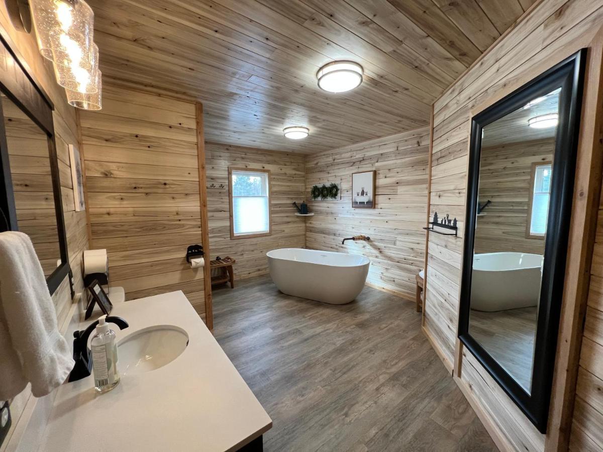 Alaska Knotty Pine Palmer