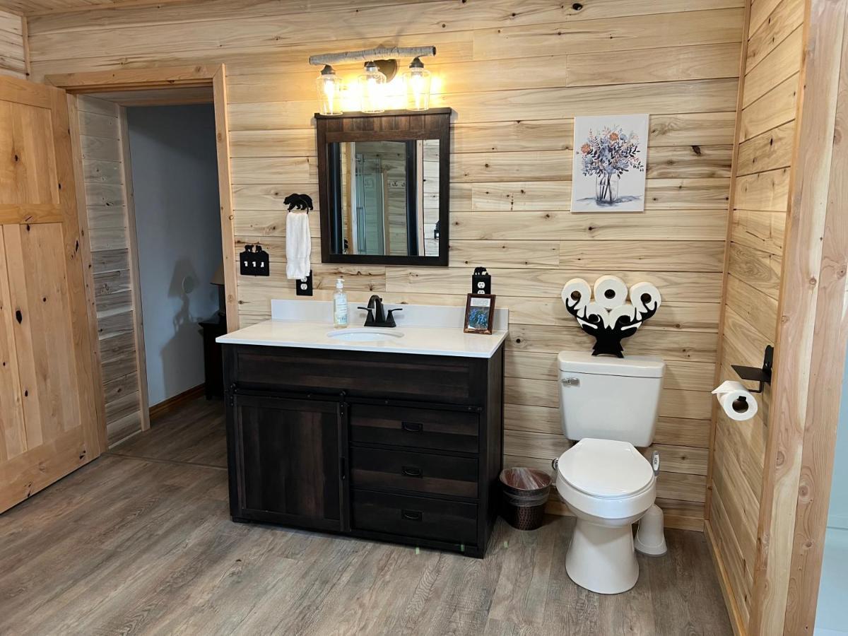 Alaska Knotty Pine Palmer