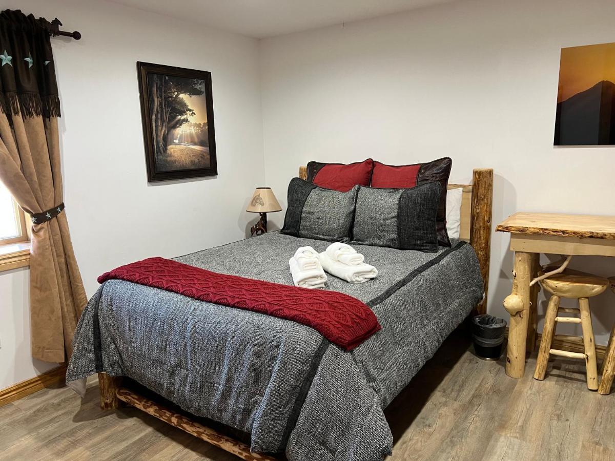 Bed & Breakfast Alaska Knotty Pine