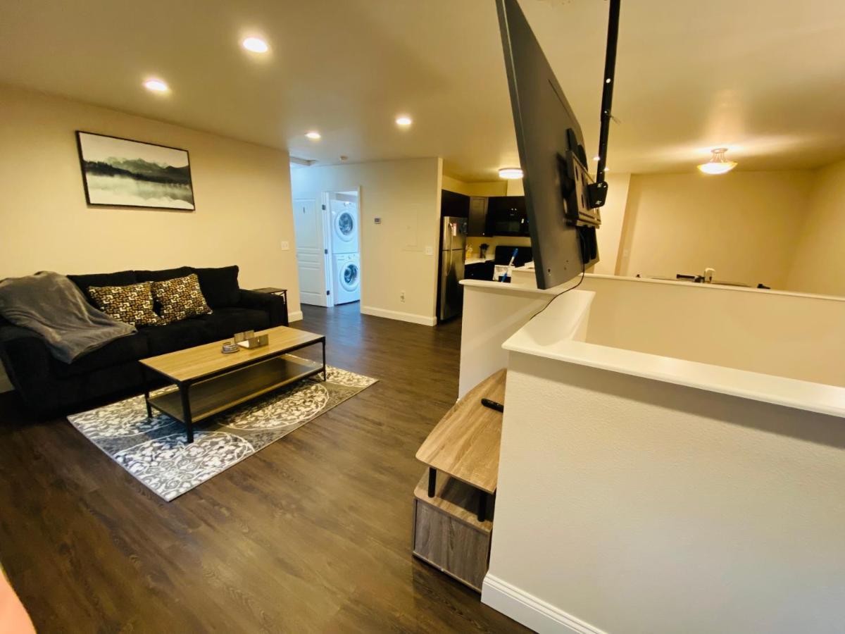 Beautiful 2 Bedroom 1 Bath With Private Garage Anchorage