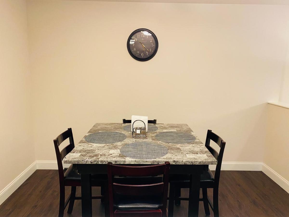Beautiful 2 Bedroom 1 Bath With Private Garage * Anchorage