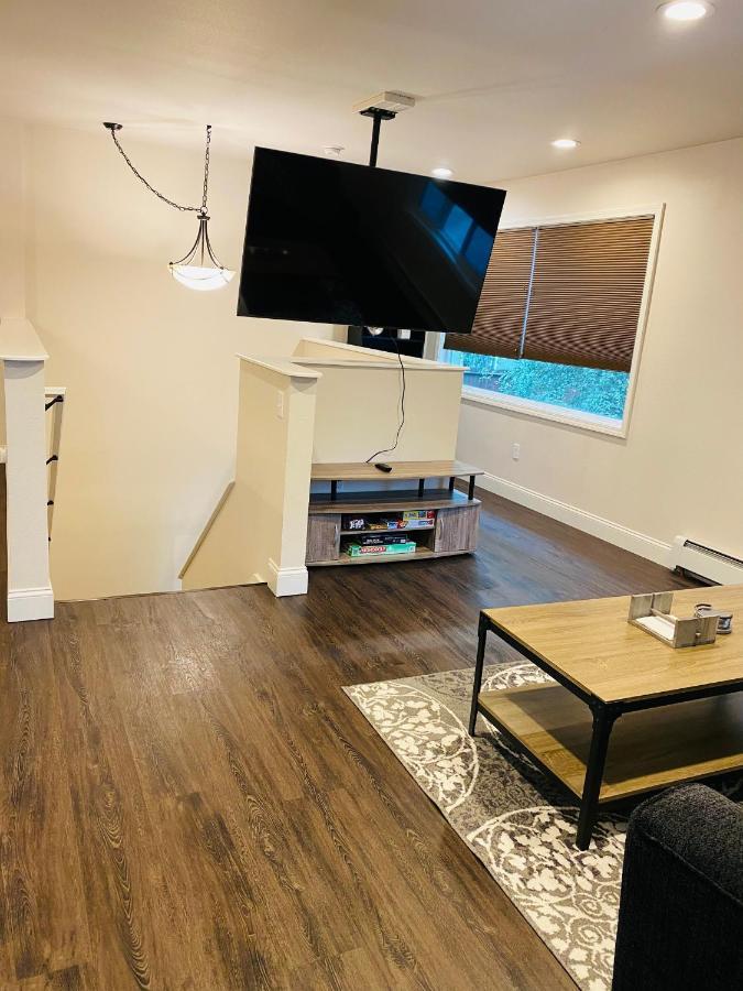 Beautiful 2 Bedroom 1 Bath With Private Garage * Anchorage