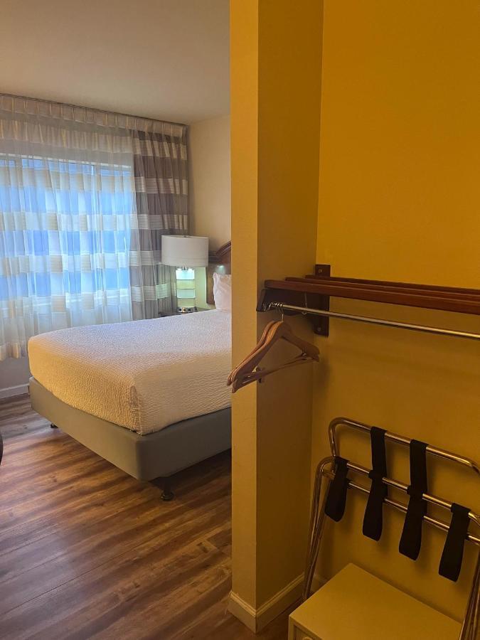 Hotel Ramada By Wyndham Anchorage