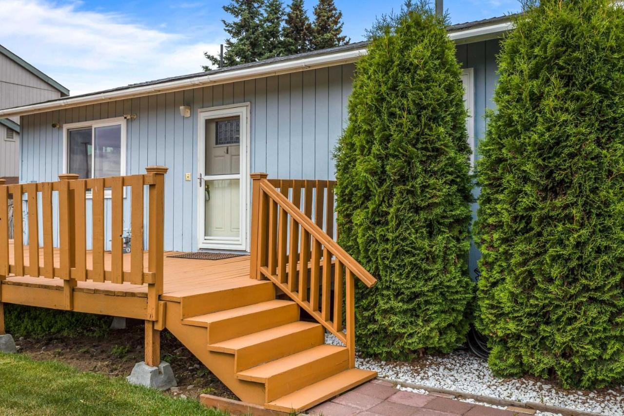 Updated Townhome Near Airport And Shopping! Holiday home *