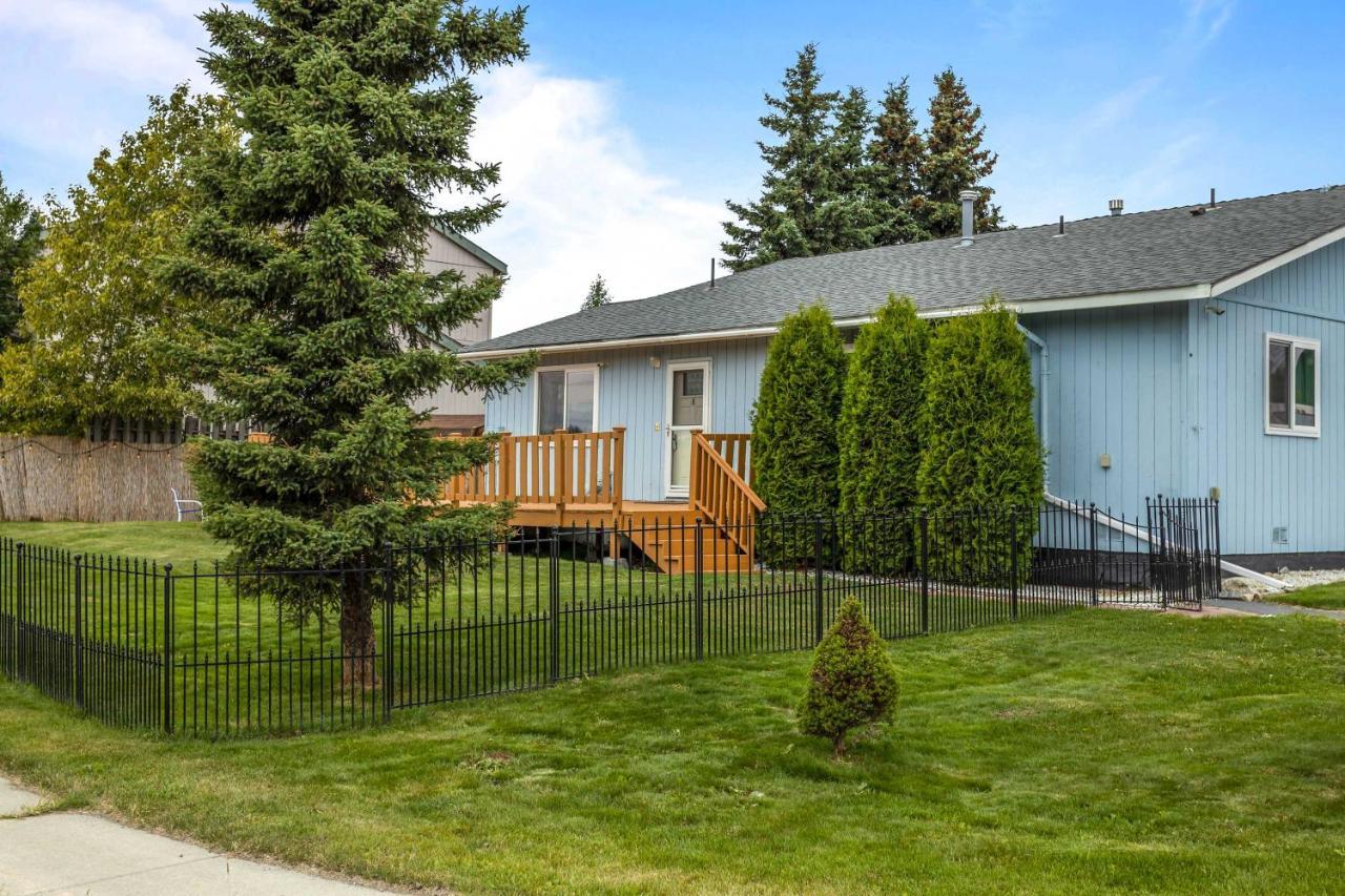 Updated Townhome Near Airport And Shopping! Holiday home *