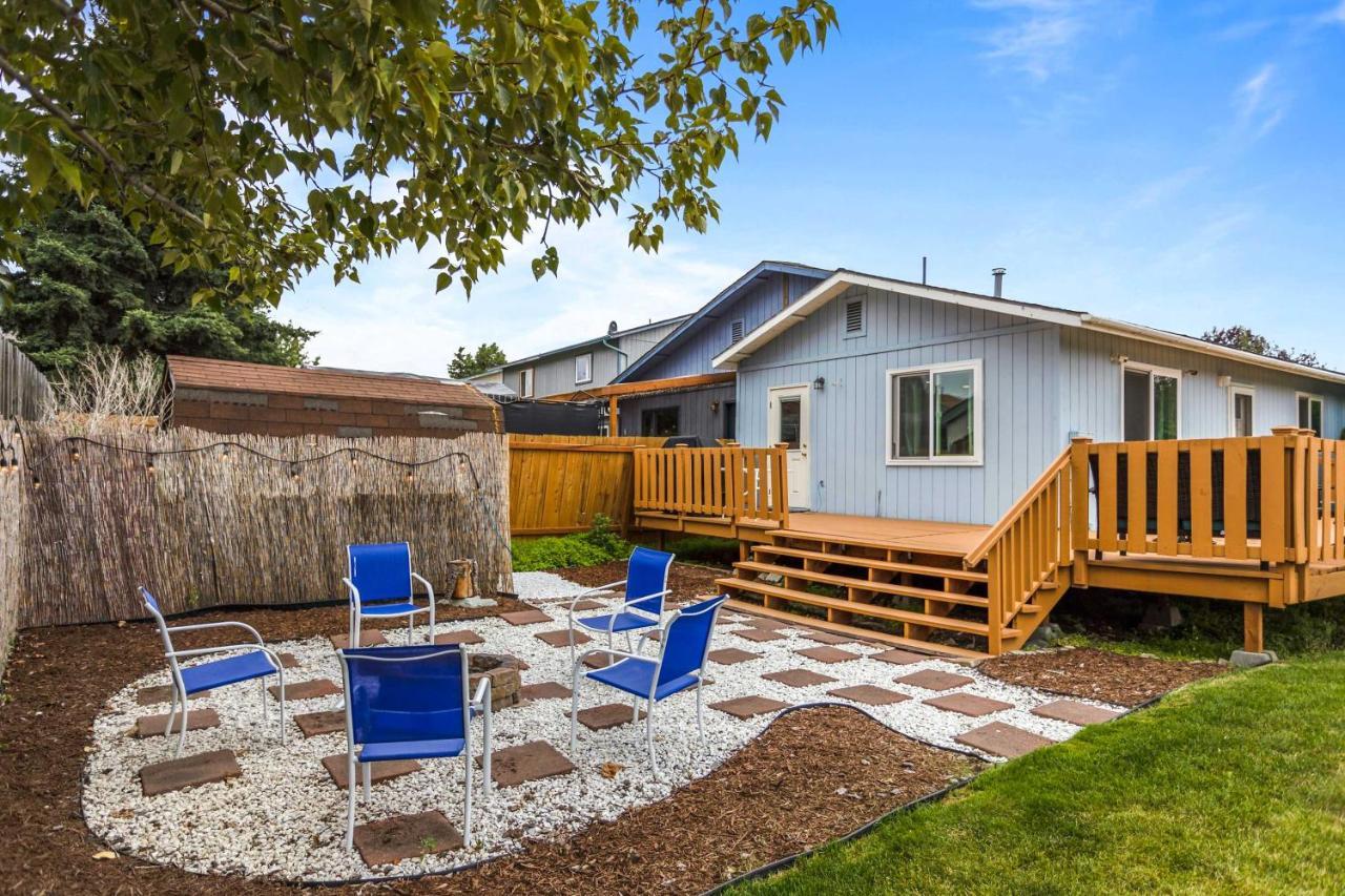 Holiday home Updated Townhome Near Airport And Shopping!