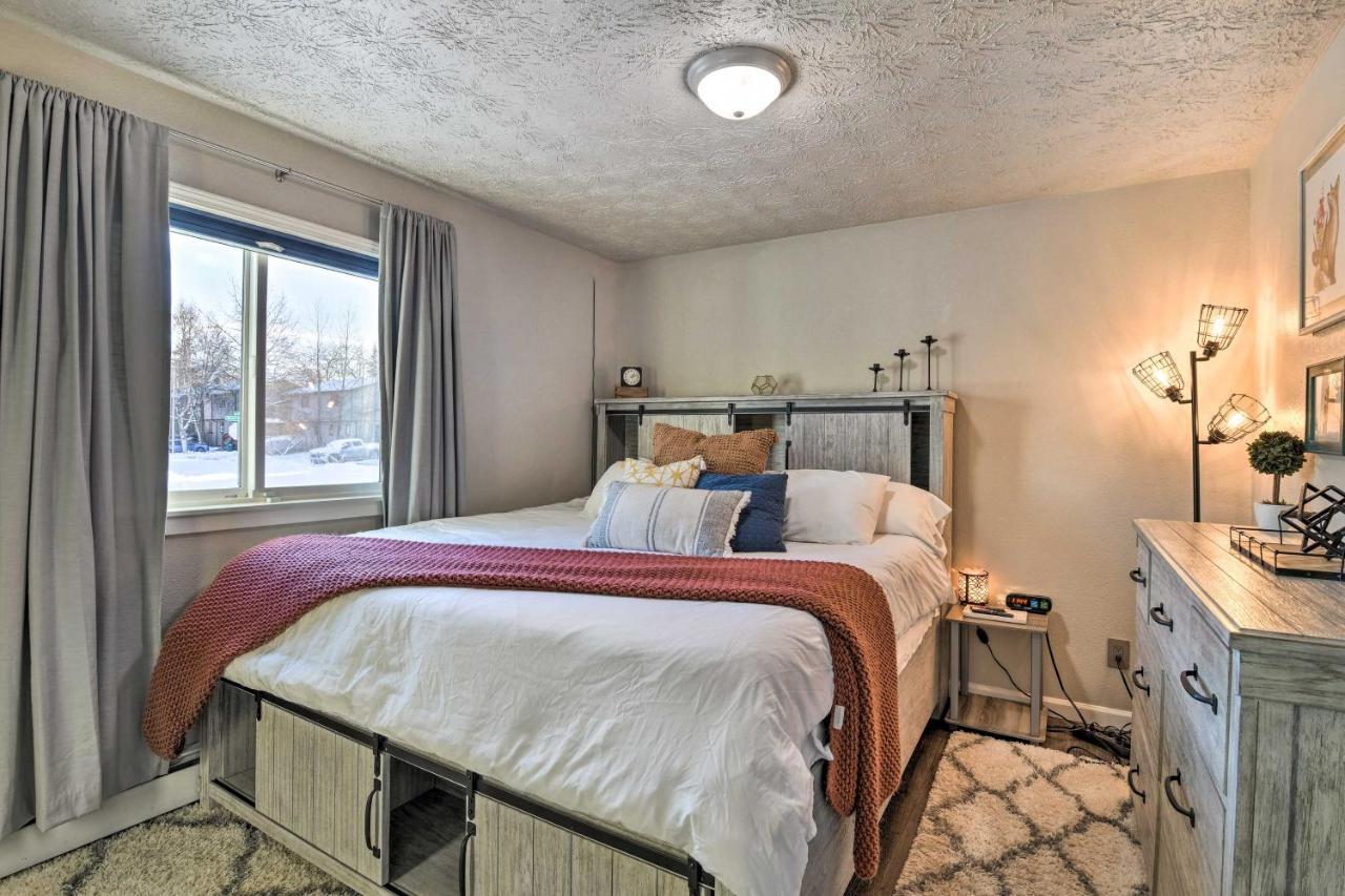 Holiday home Updated Townhome Near Airport And Shopping! *