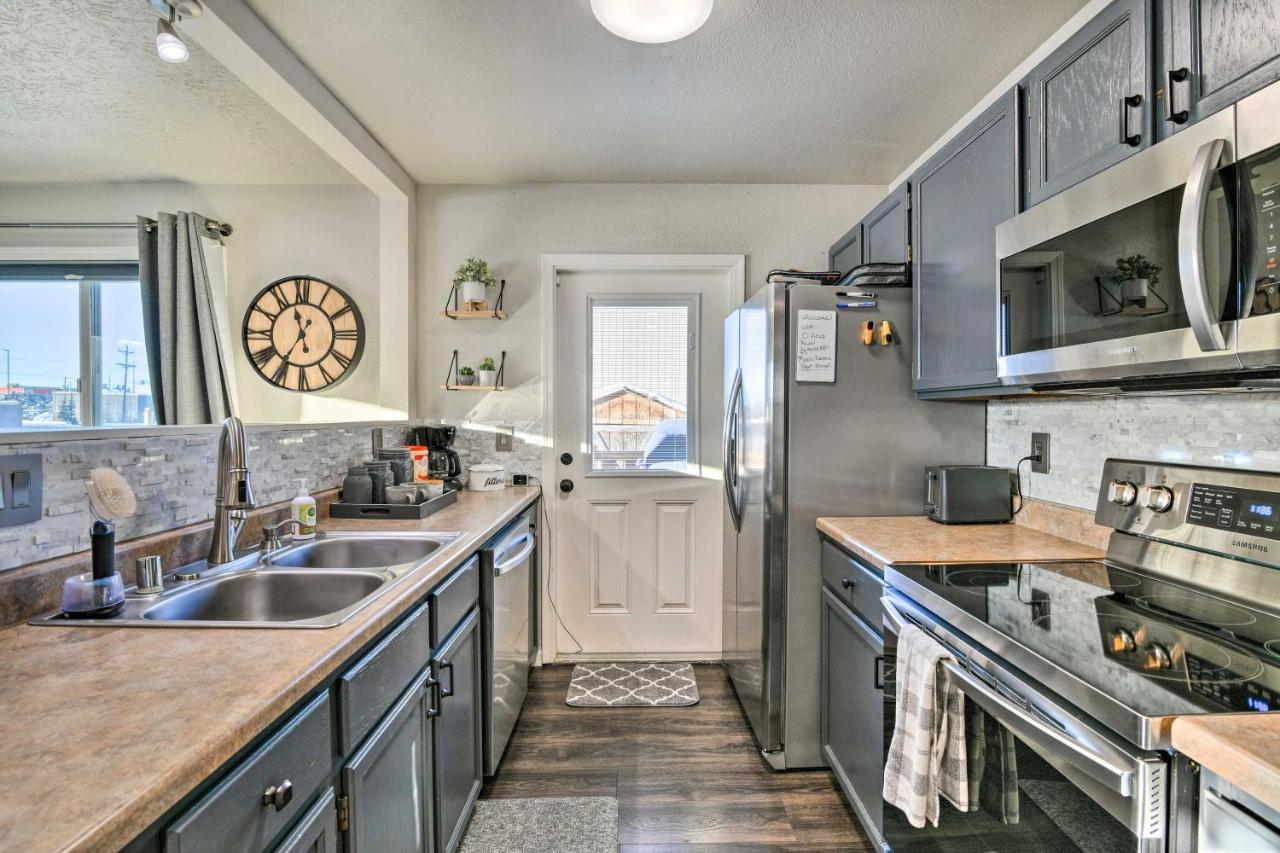 Updated Townhome Near Airport And Shopping! Anchorage