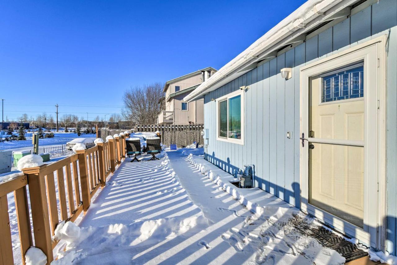 Holiday home Updated Townhome Near Airport And Shopping!