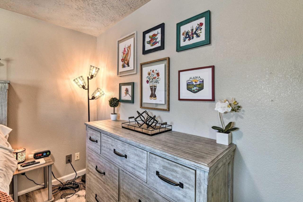 Holiday home Updated Townhome Near Airport And Shopping! *