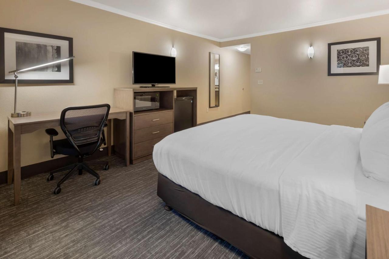 Hotel Western Chena River 3*