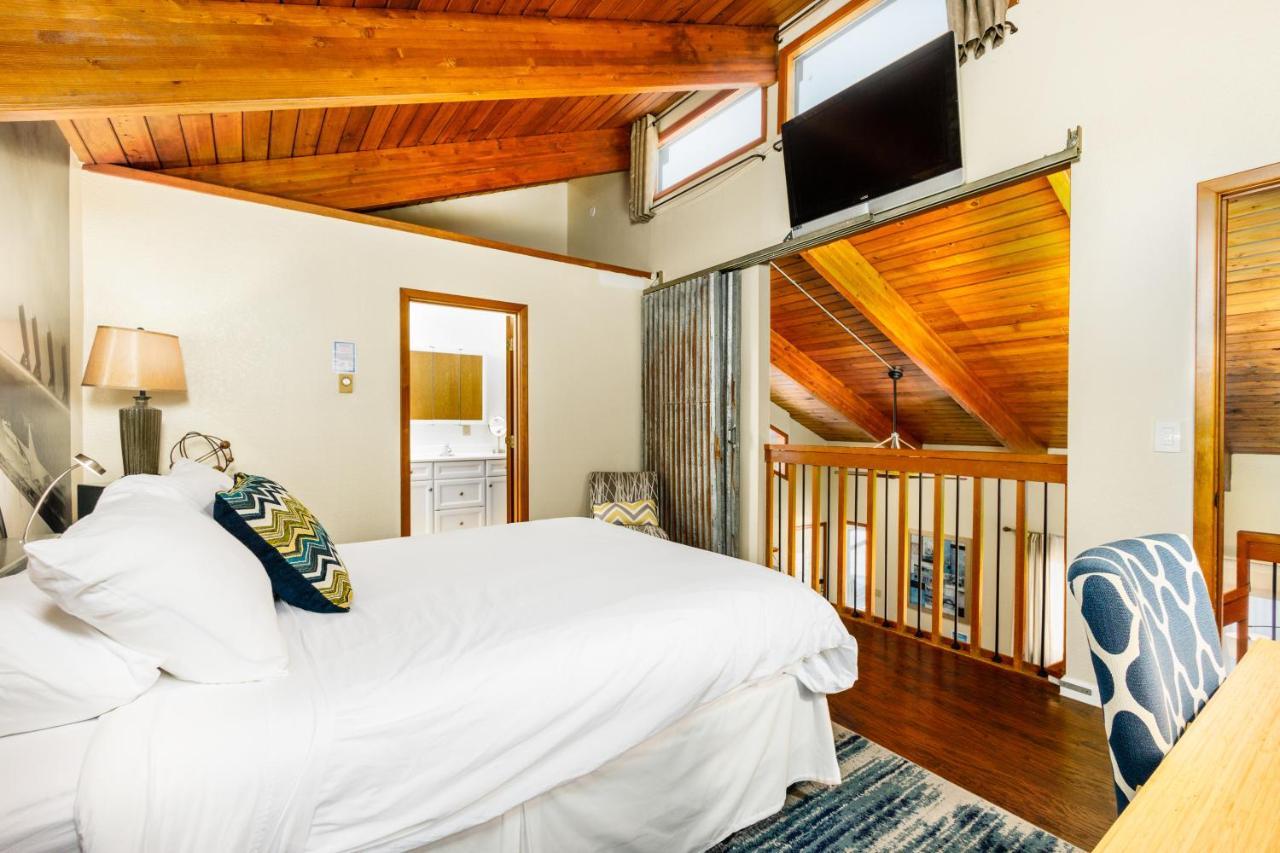 The Hangar Hideaway *
