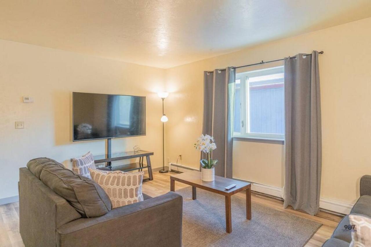 Pet Friendly: Centrally Located Comfort & Coffee 3.0 * Fairbanks
