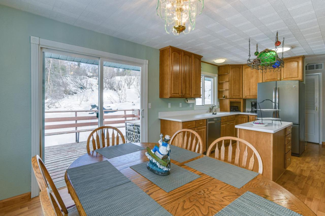 Cozy Vacation With Deck, Gas Grill Anchorage