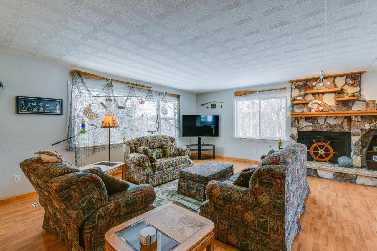 Cozy Vacation With Deck, Gas Grill Anchorage
