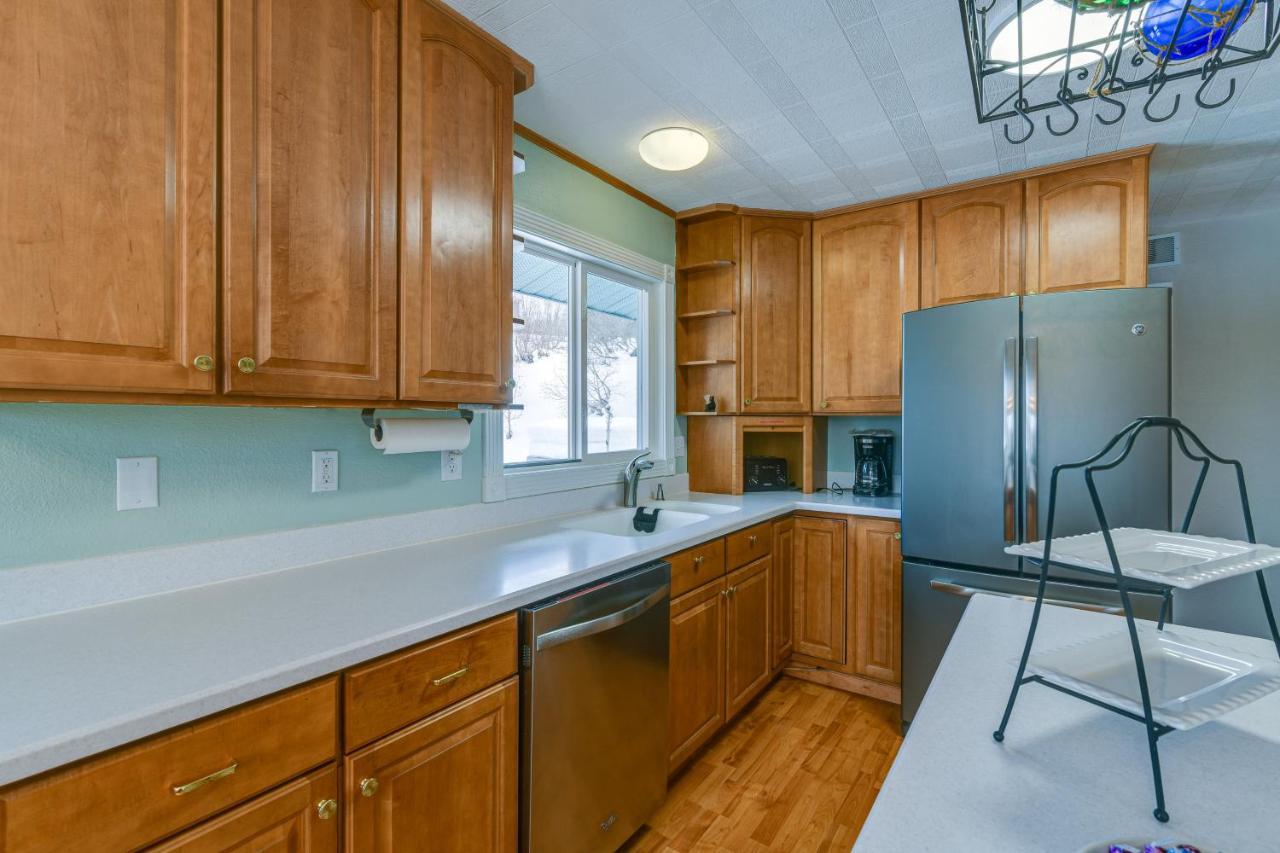 Cozy Vacation With Deck, Gas Grill * Anchorage