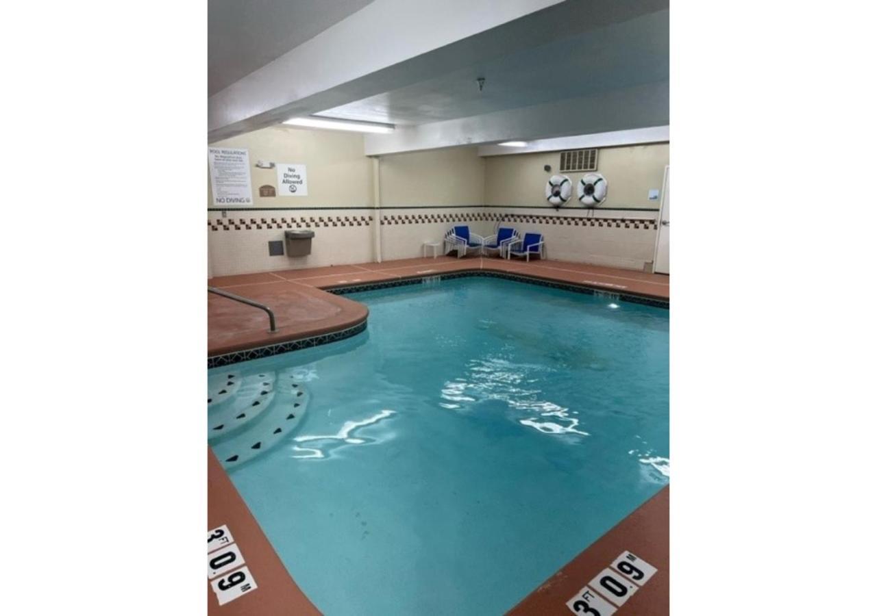 Wyndham Garden Airport Hotel 3*