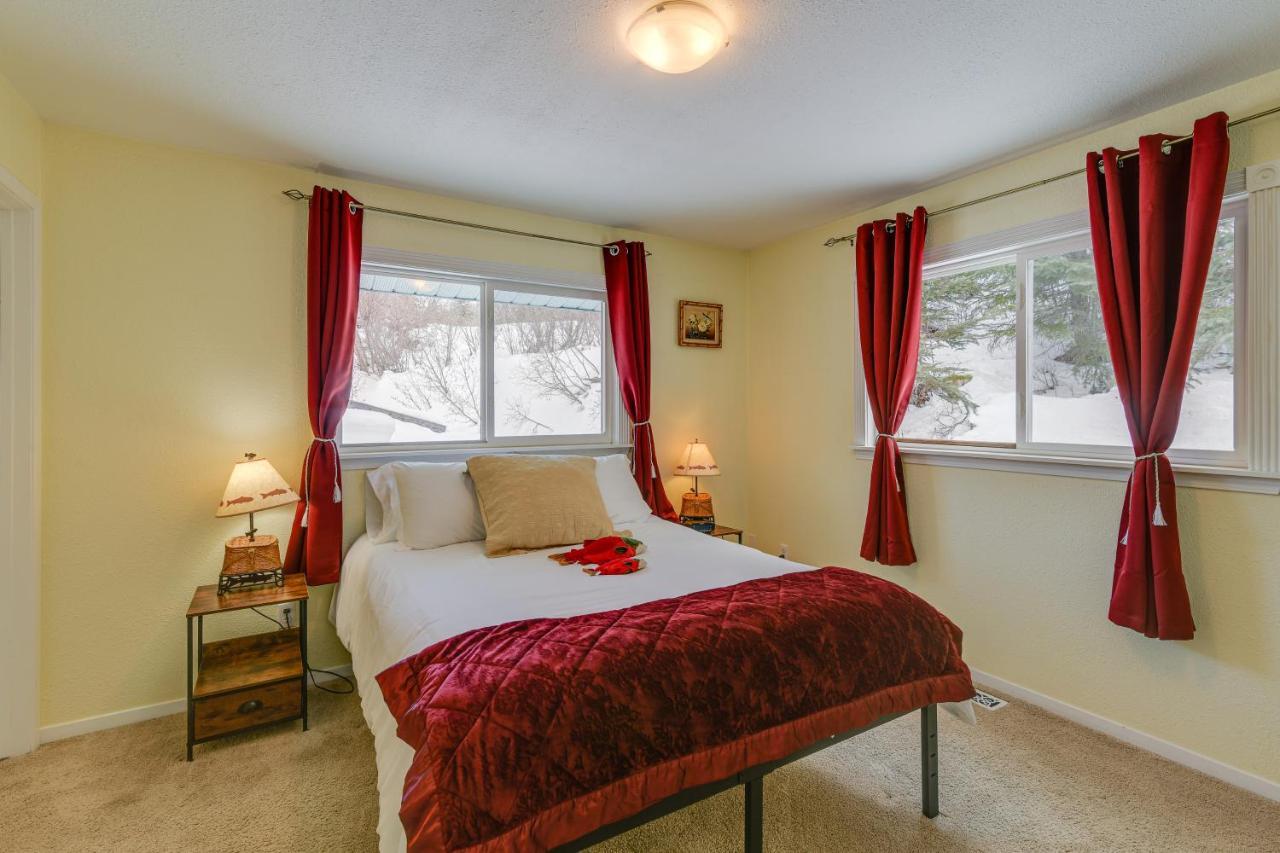 Cozy Vacation With Deck, Gas Grill Apartment Anchorage