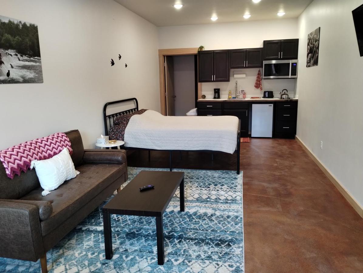 Grewingk - Seaplane Base Apartment