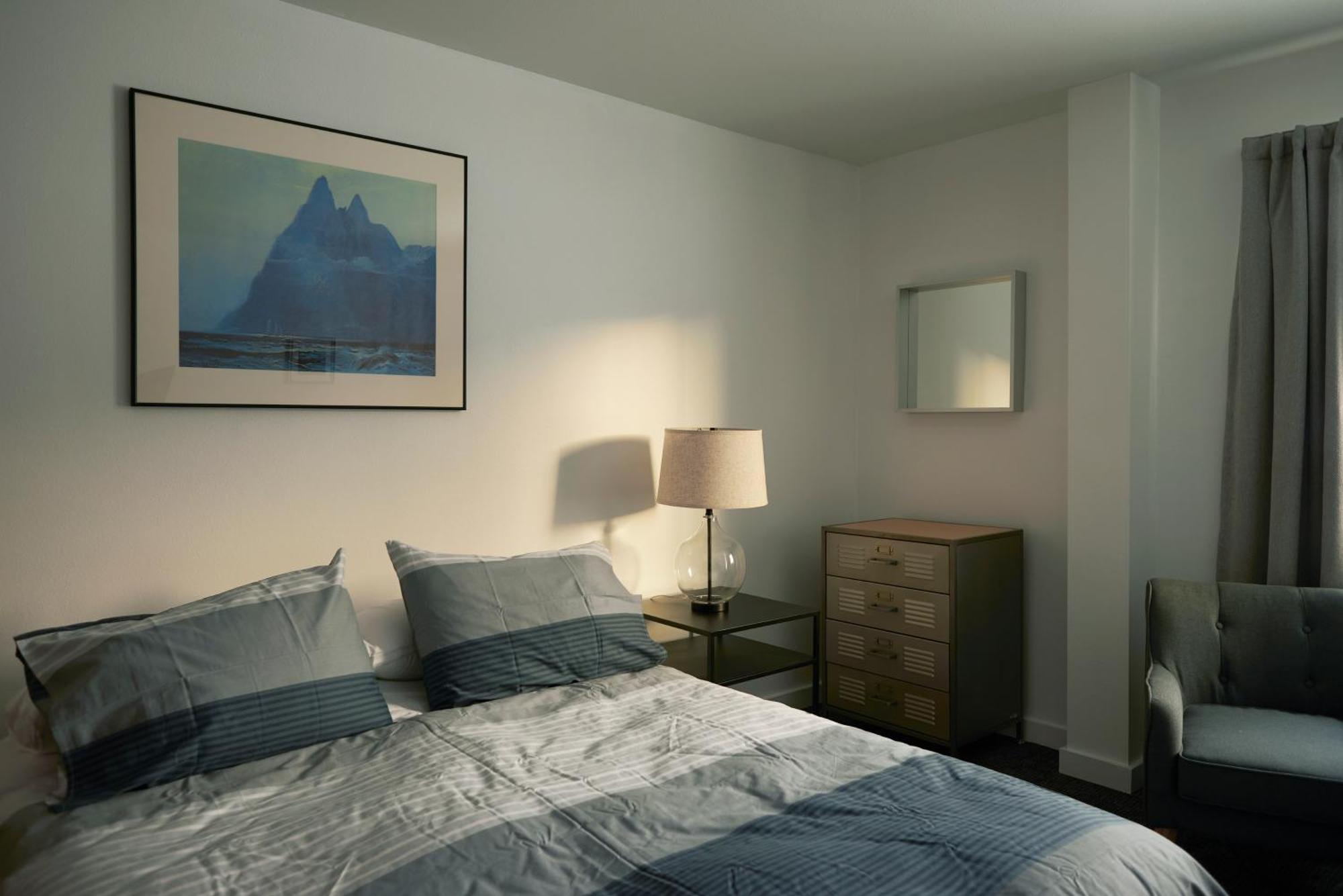 Snob Hollow Downtown Inn