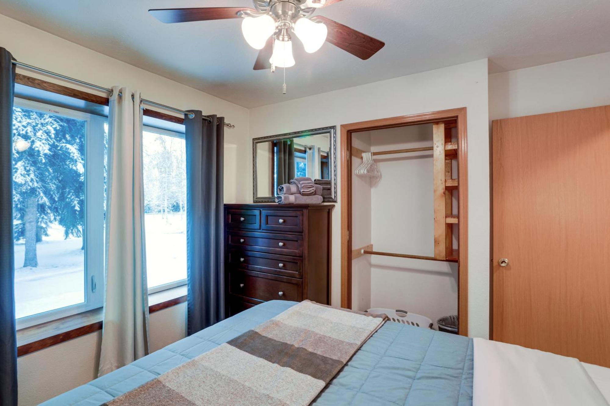 Holiday home Escape With Deck And Aurora Lights Views! *