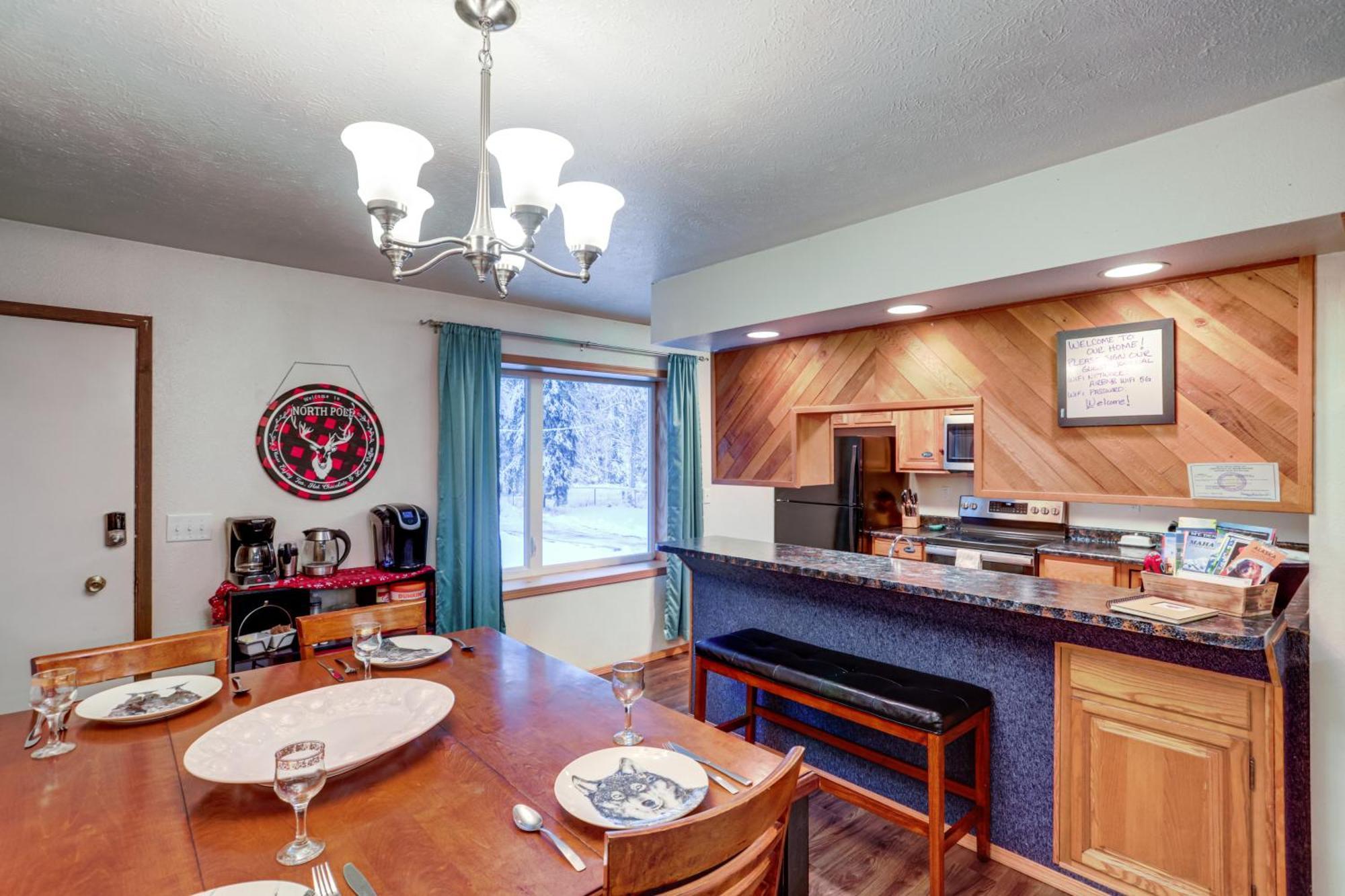 Holiday home Escape With Deck And Aurora Lights Views! *
