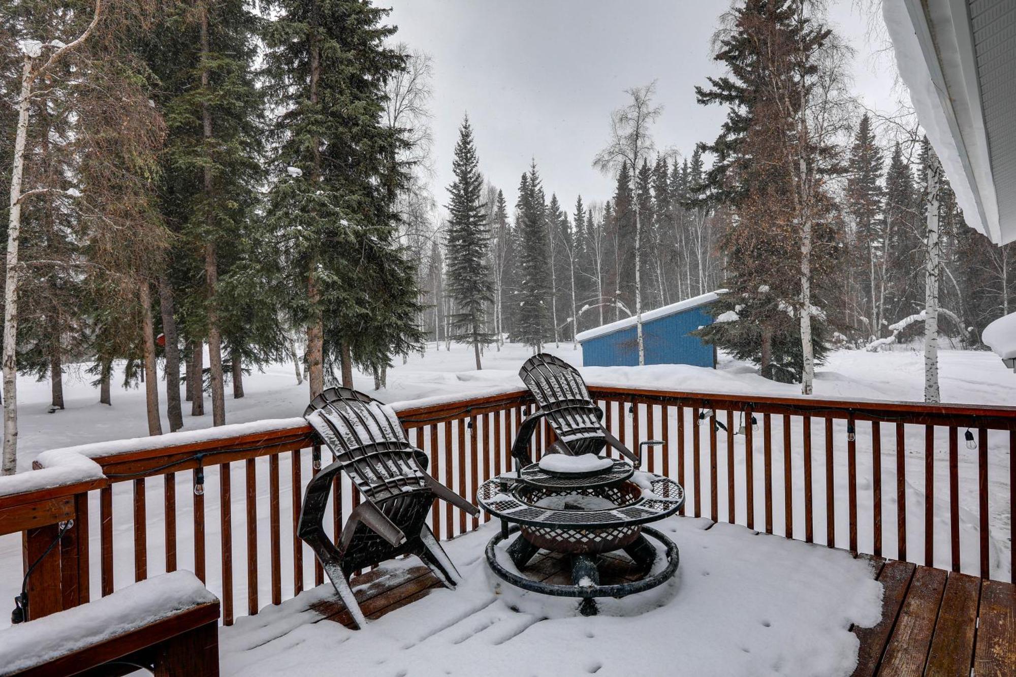 Escape With Deck And Aurora Lights Views! Holiday home North Pole