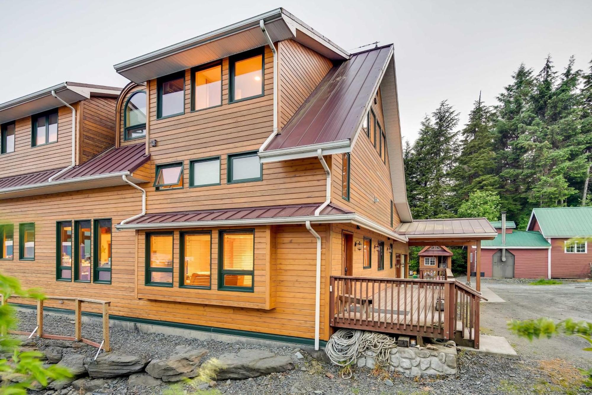 Apartment - Walk To Refuge Cove Beach! Ketchikan