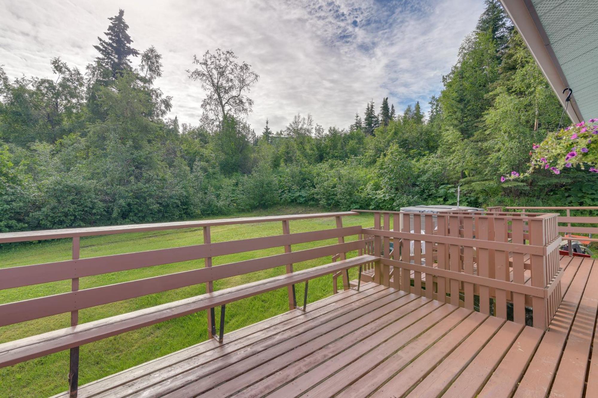 Cozy Vacation With Deck, Gas Grill Apartment Anchorage