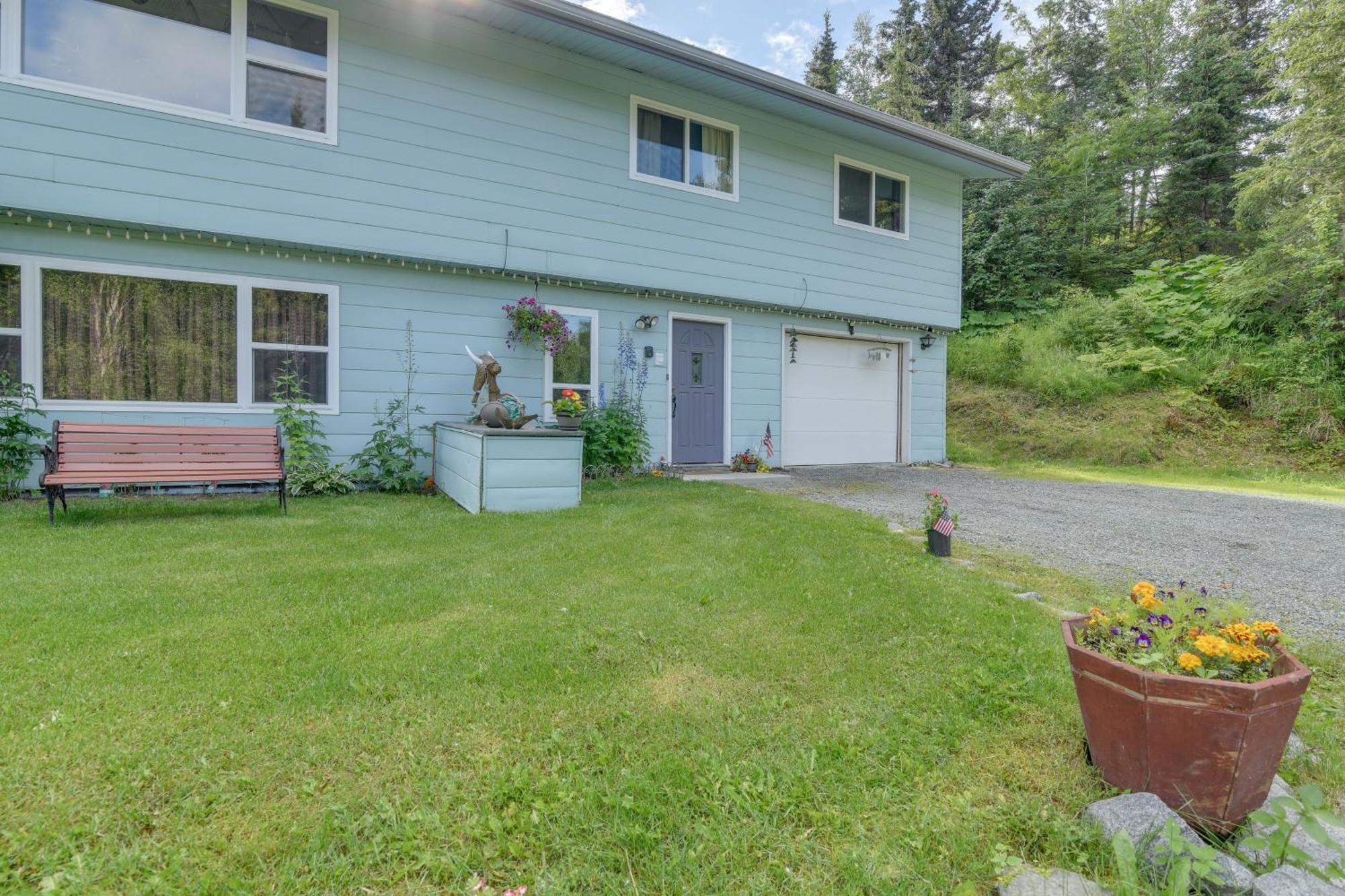 Apartment Cozy Vacation With Deck, Gas Grill Anchorage