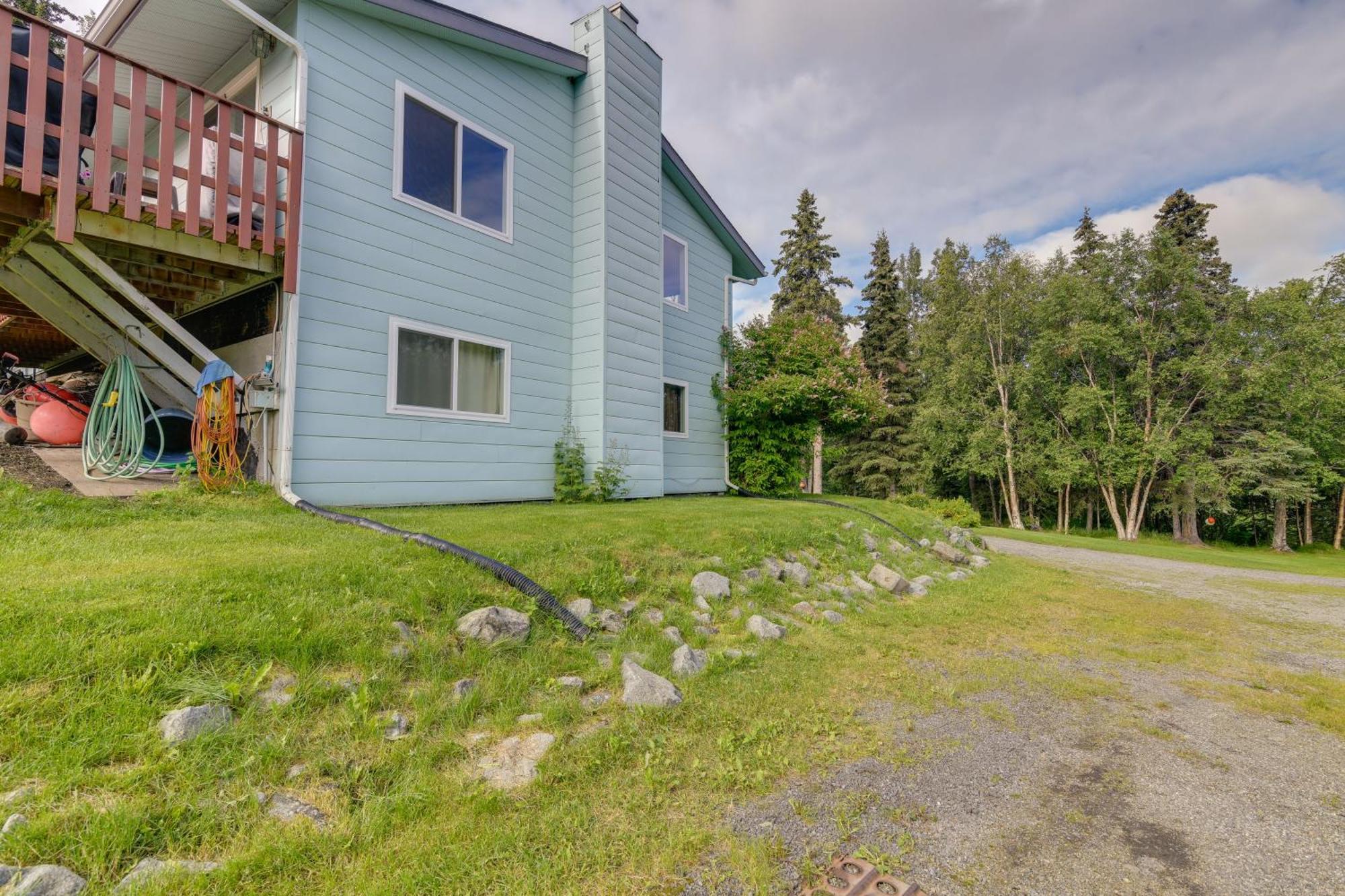 Cozy Vacation With Deck, Gas Grill Apartment *
