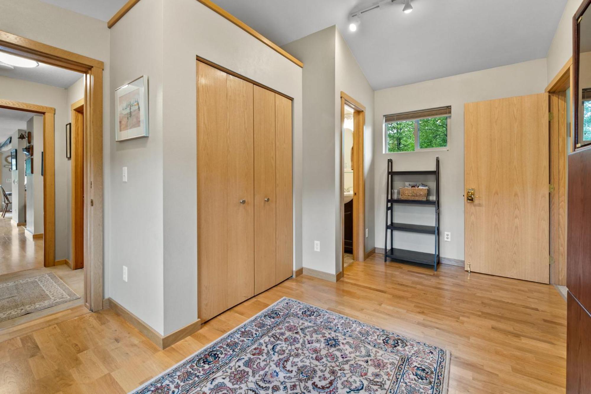 Bear B&b, Inc Bed & Breakfast 3*