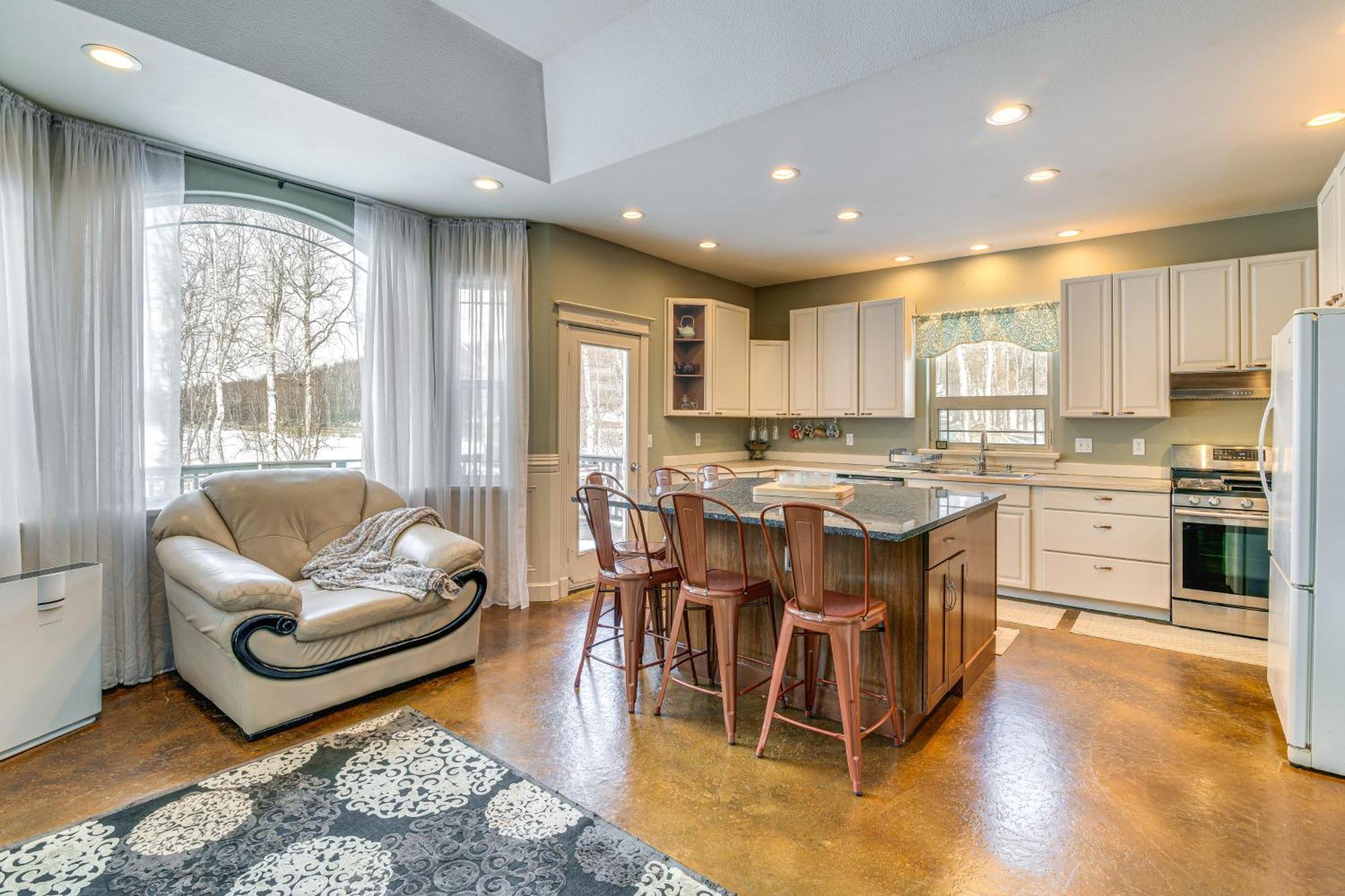 Inviting Vacation 6 Mi To Big Holiday home