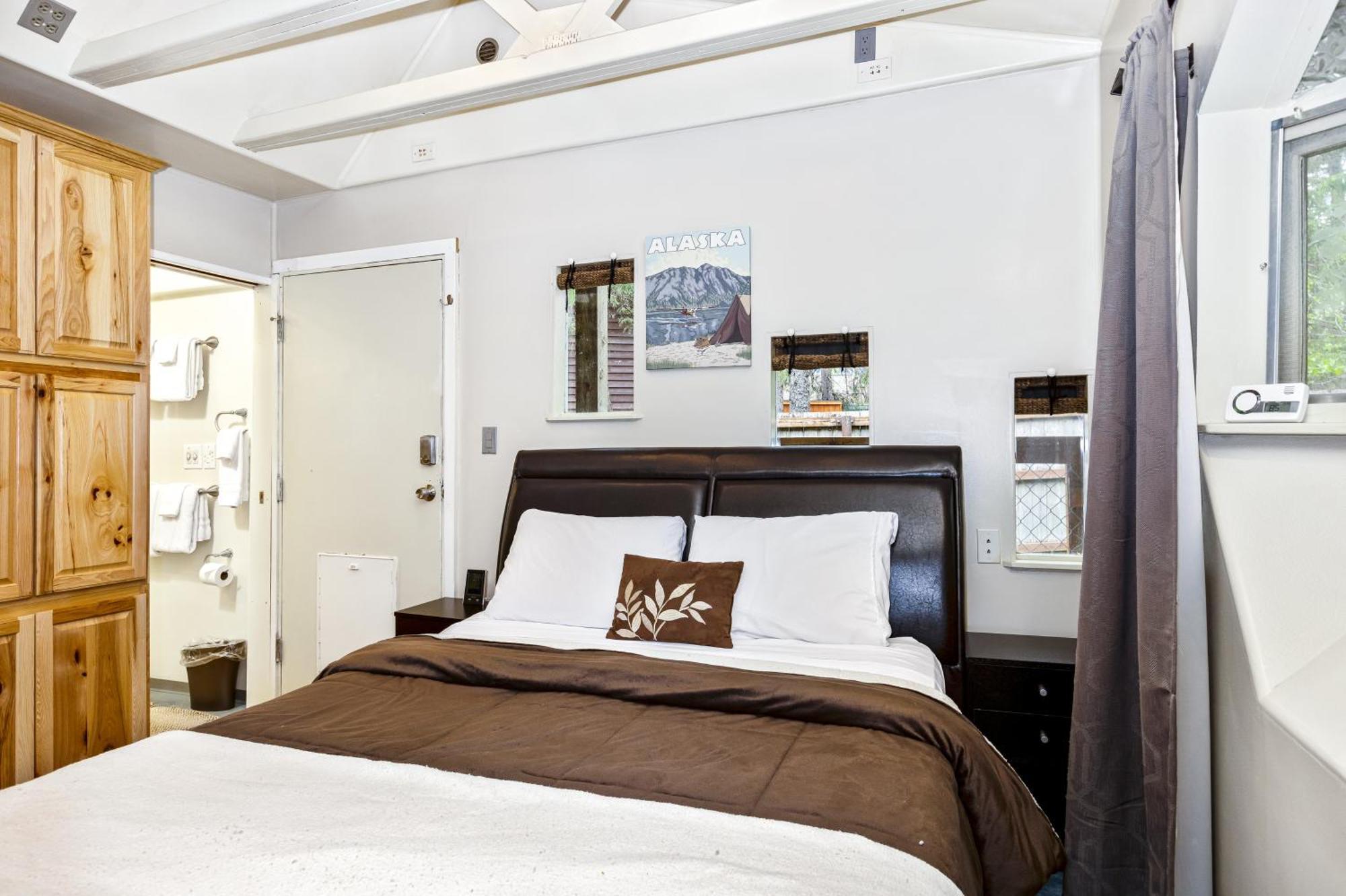 Loveland Hotel *