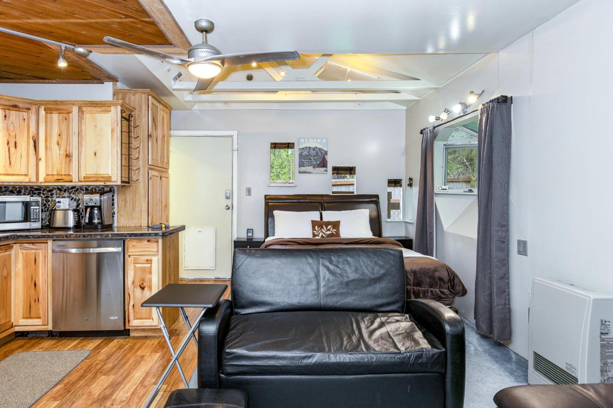 Hotel Loveland Girdwood