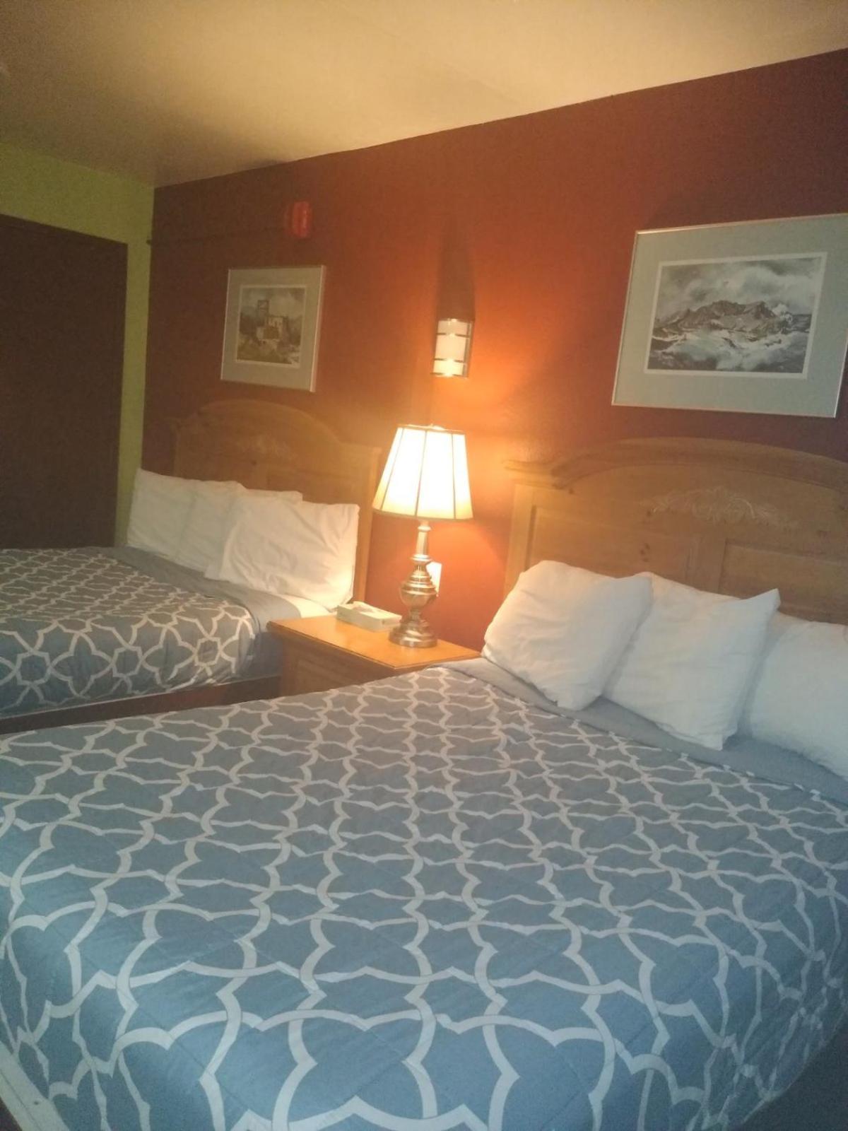 Econo Hotel 2*