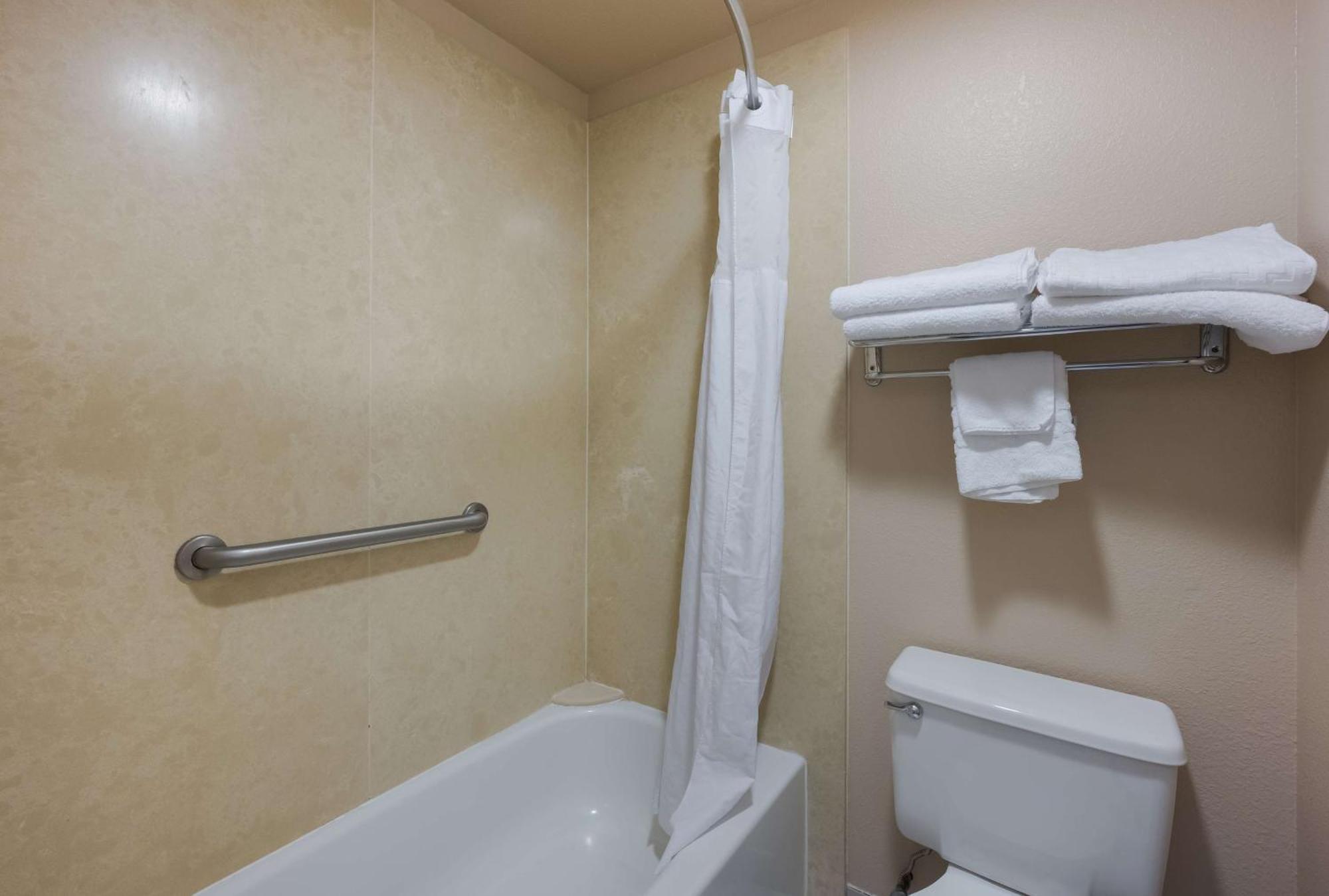 Western Bidarka Hotel 3*
