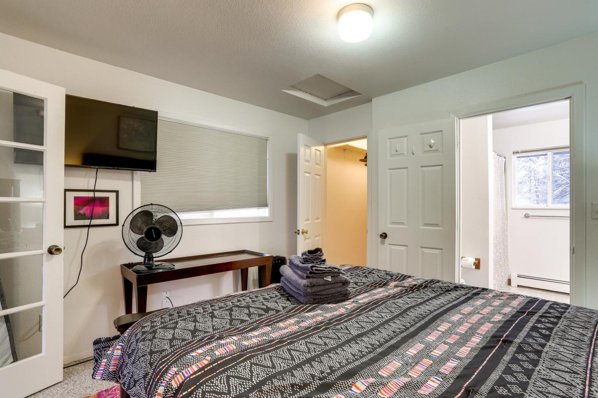 Apartment Waterfront Apt, Walk To Town And Coastal Trail!