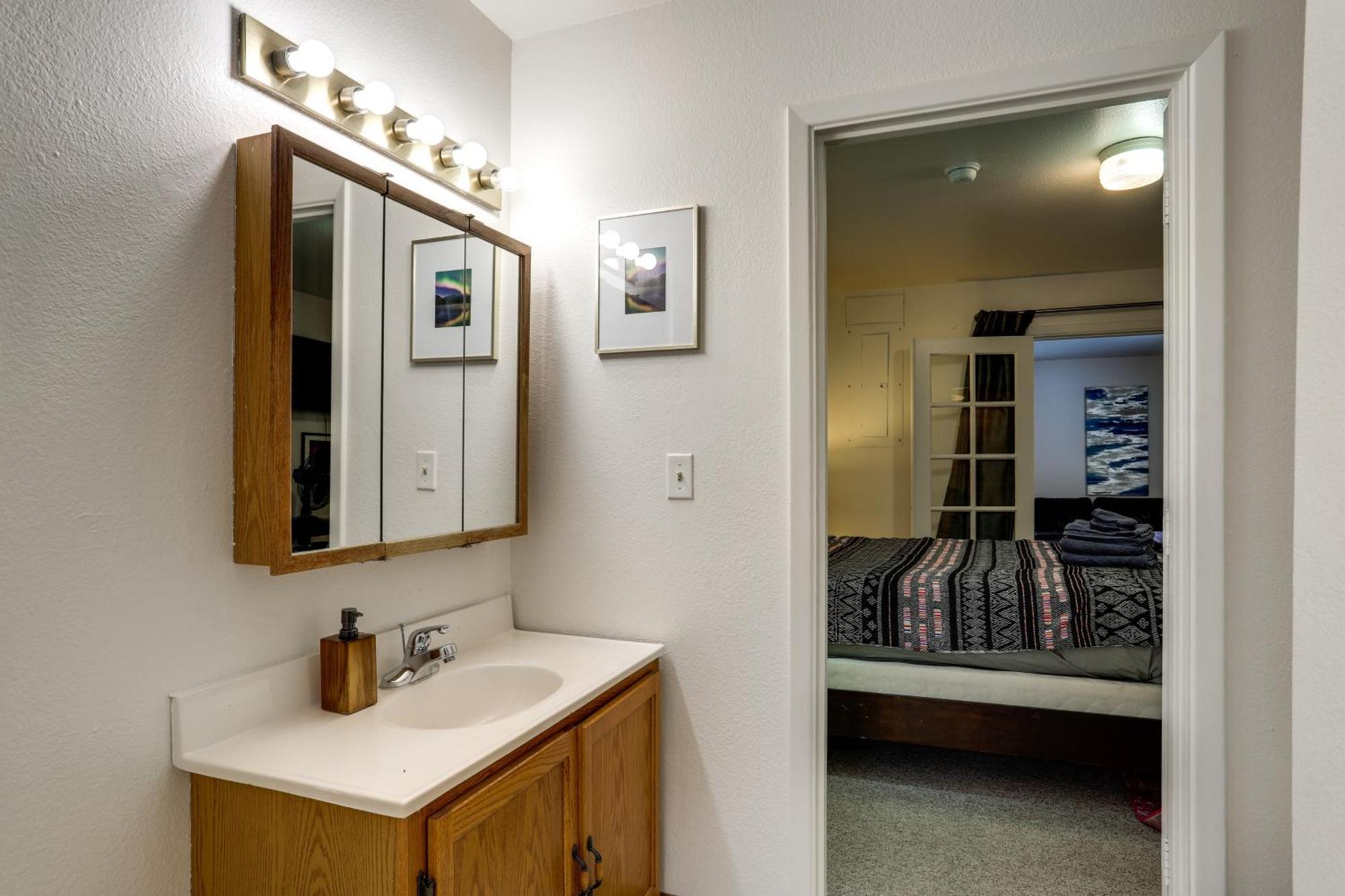Apartment Waterfront Apt, Walk To Town And Coastal Trail! *