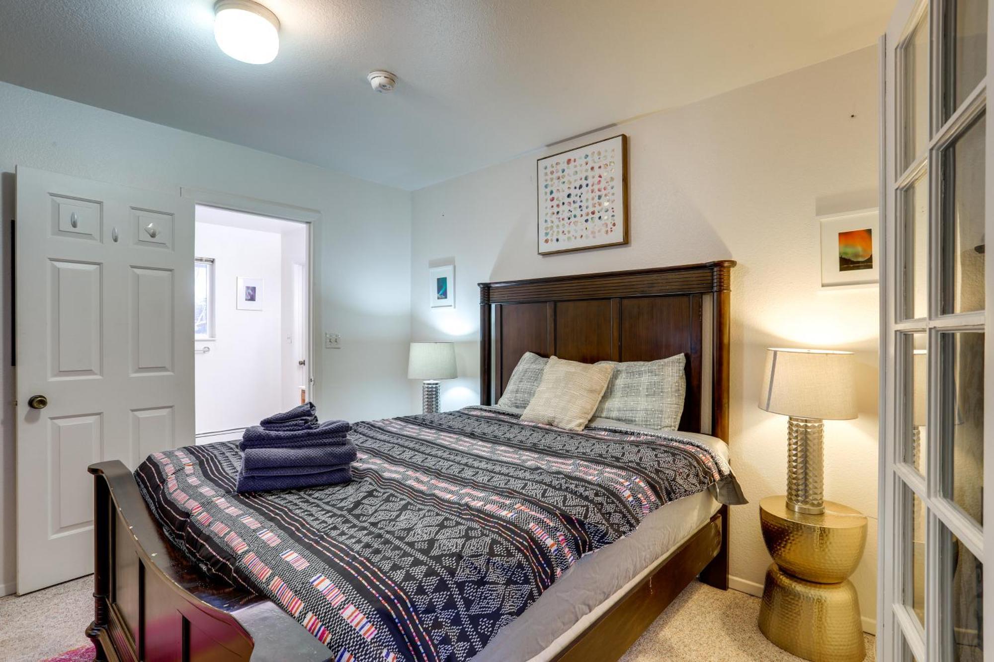 Waterfront Apt, Walk To Town And Coastal Trail!